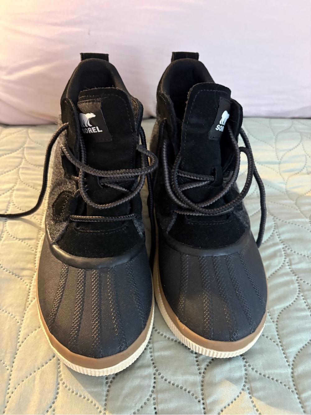 Sorel Out 'N About III Classic Waterproof Boot Black Felt Suede w8.5